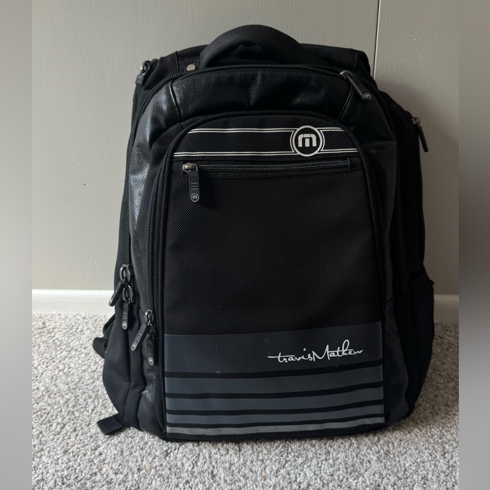 Travis Matthew multifunctional backpack